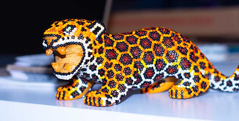 Jaguar tallado en madera