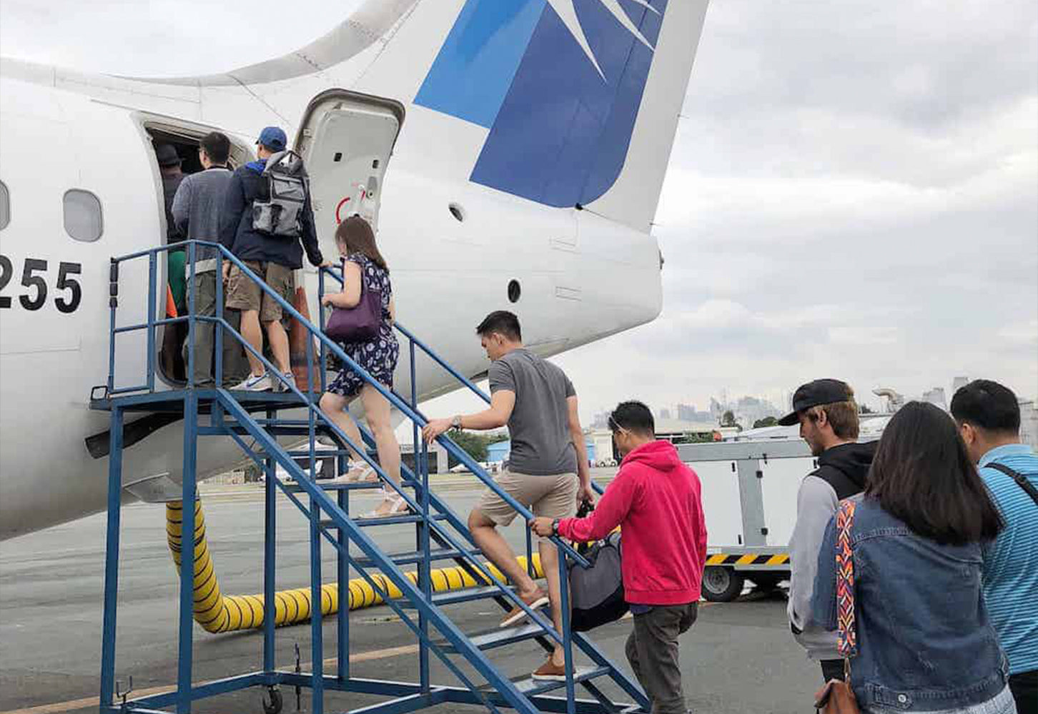 People onboarding an Airplane
