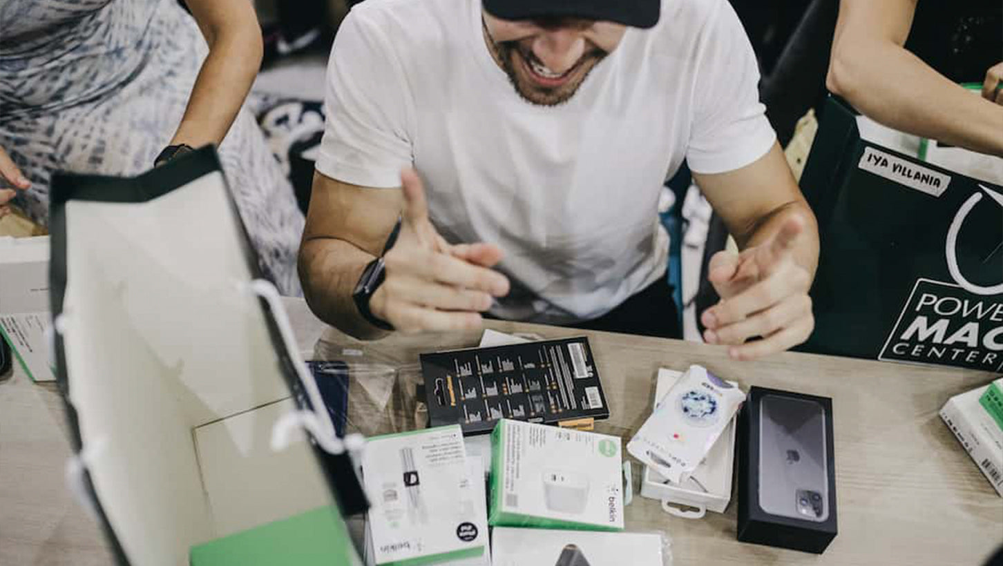 Wil Dasovich unpacking iPhone 11 and Apple accessories