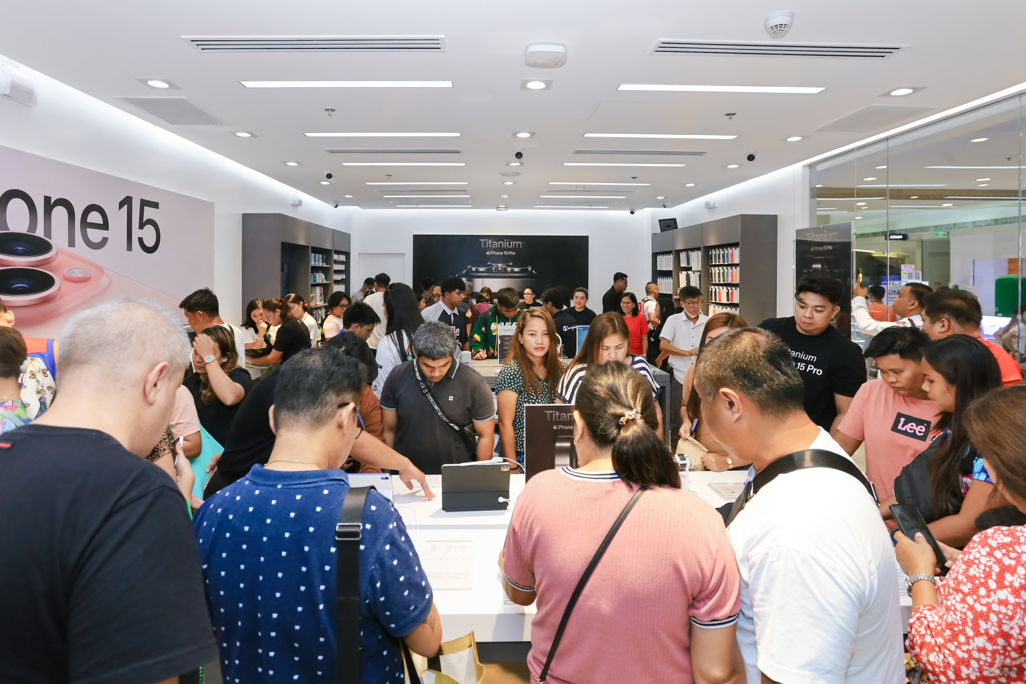 Power Mac Center's second store in Bohol store opening is packed with people