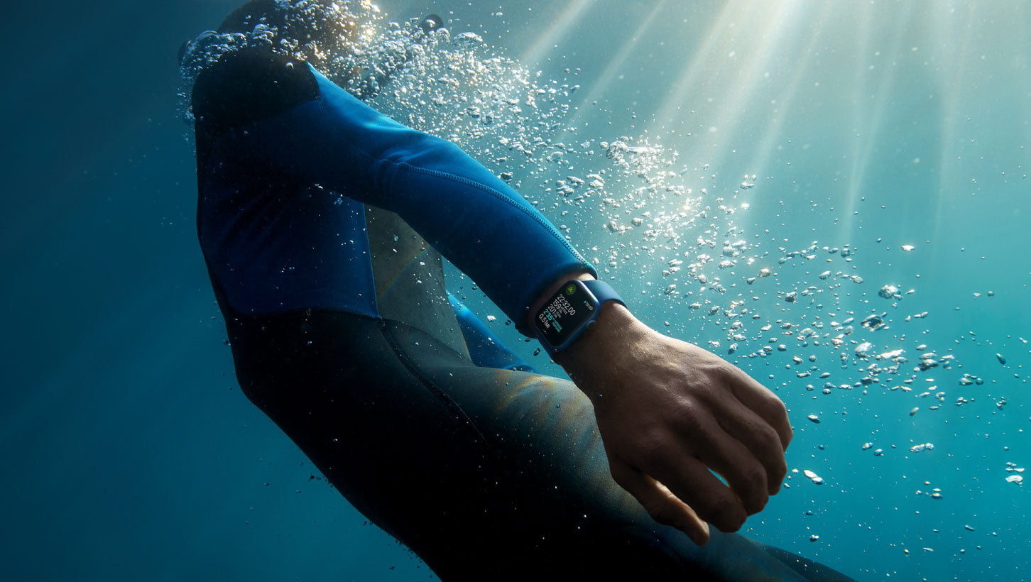 diver with apple watch