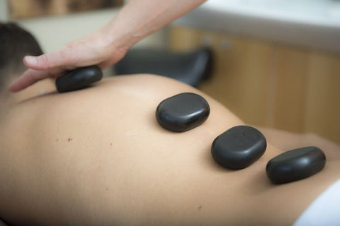 Hot stone massage til restitution-min