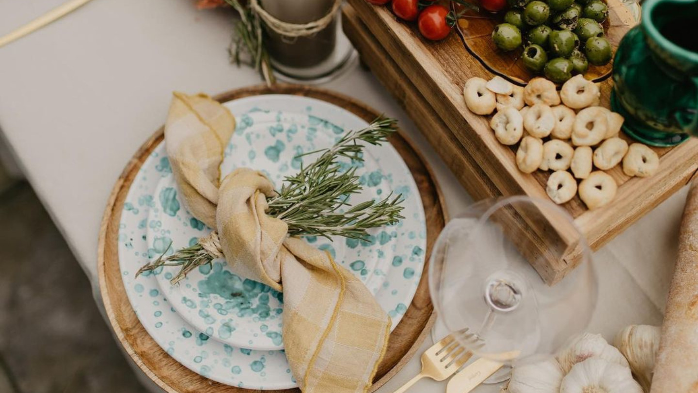 6 Linen Napkin Folding Ideas That Take Less than Two Minutes