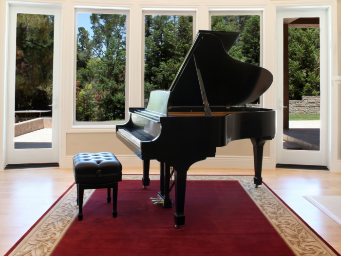 How Big Does A Room Need To Be To Fit A Grand Piano? – Millers Music