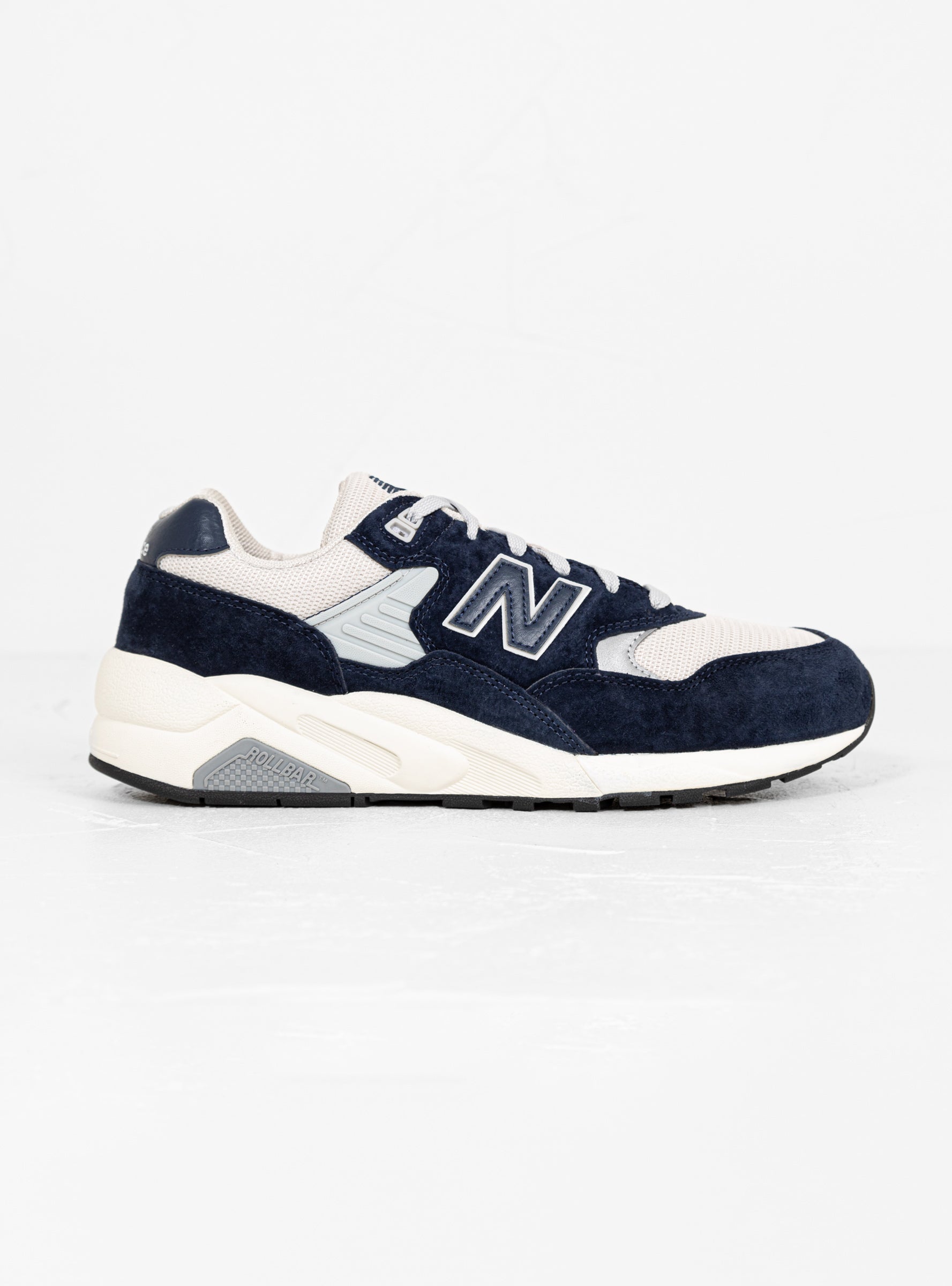 MT580OG2 Trainers Natural Indigo & Moonbeam by New Balance | Couverture ...