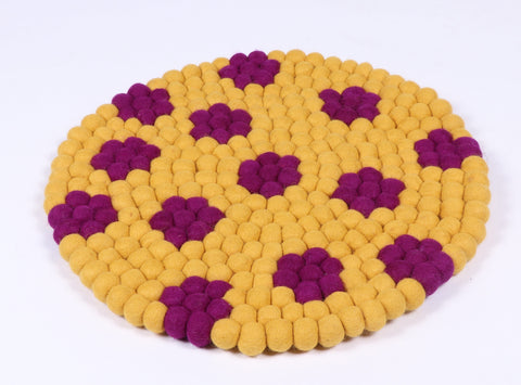 Round flower felted rug