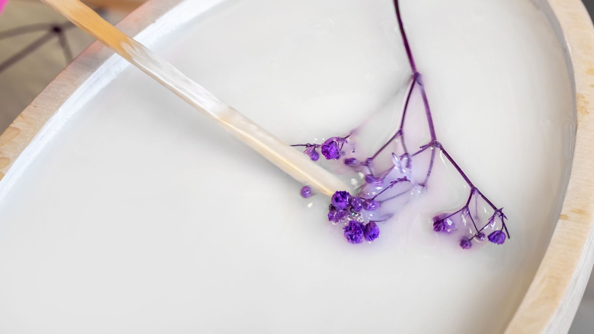 Pour thin layers of epoxy to avoid floating flowers
