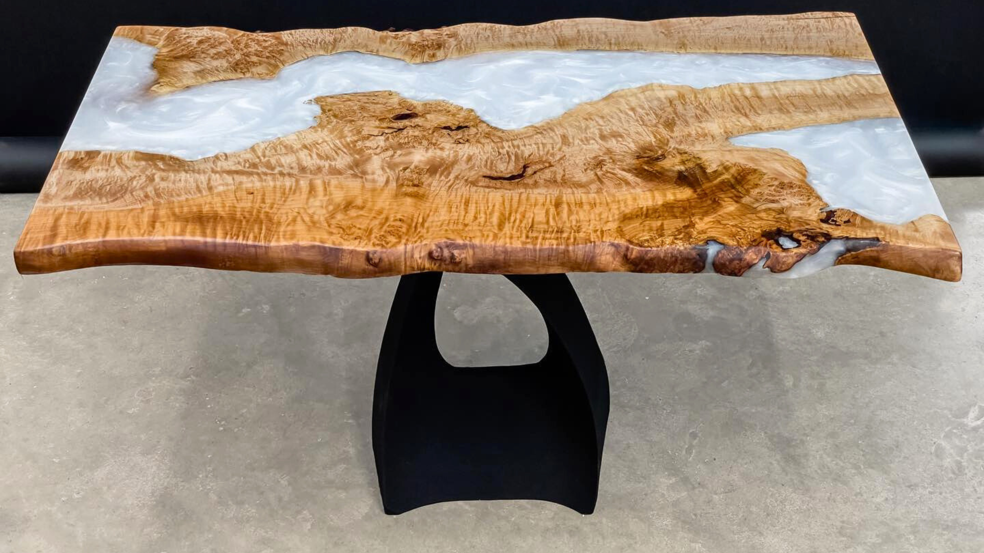 In this blog post, we will show you how to make an epoxy resin table step by step, using some basic tools and materials.
