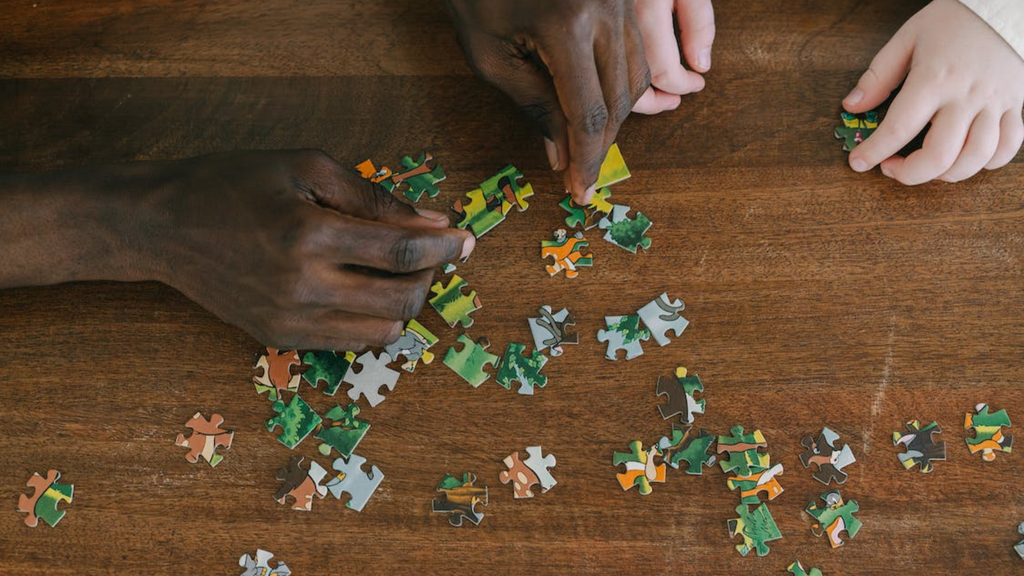 How to create your DIY puzzle table with legs.