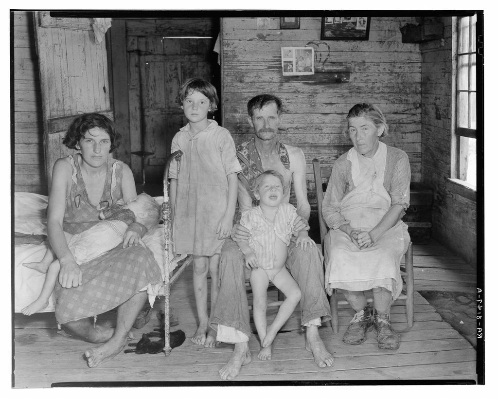ic:Walker Evans, Bud Fields and his family, Alabama (1936); photograph by Walker Evans
