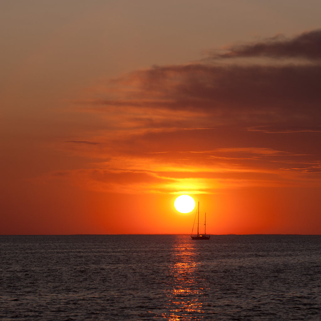 ic:Sailing into the Sunset: Solitude on the Atlantic