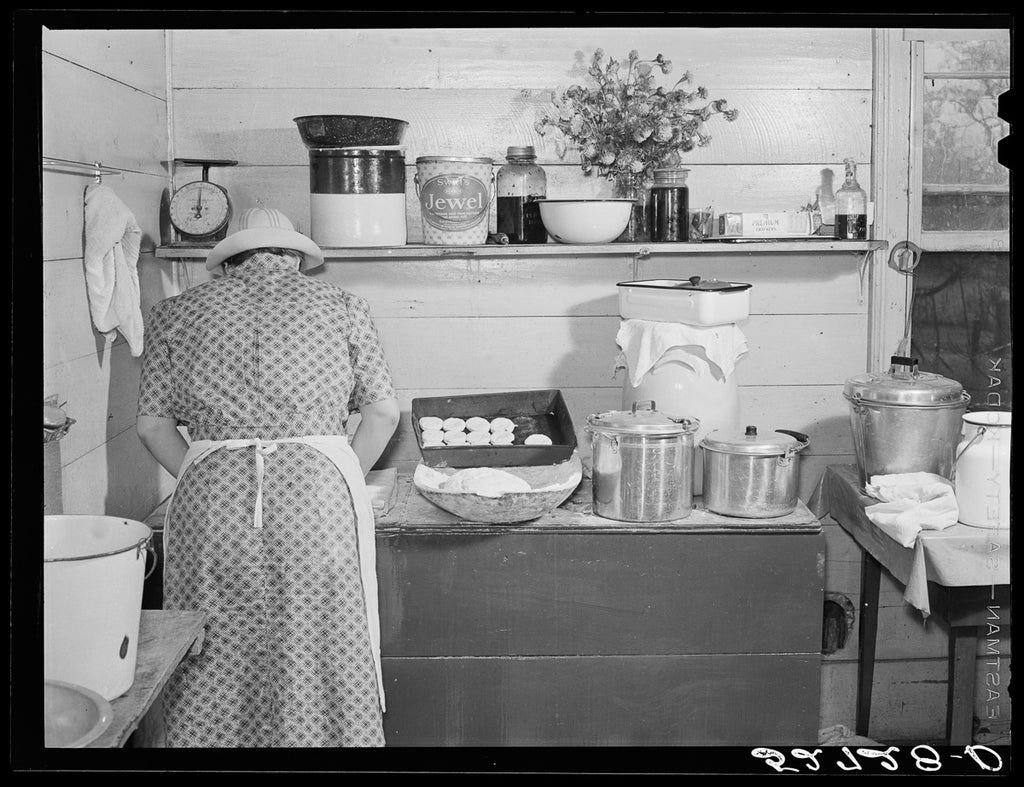 ic:Marion Post Wolcott, Wilkins Family Making Biscuits, Garnville County, NC (1939); photograph by Walker Evans