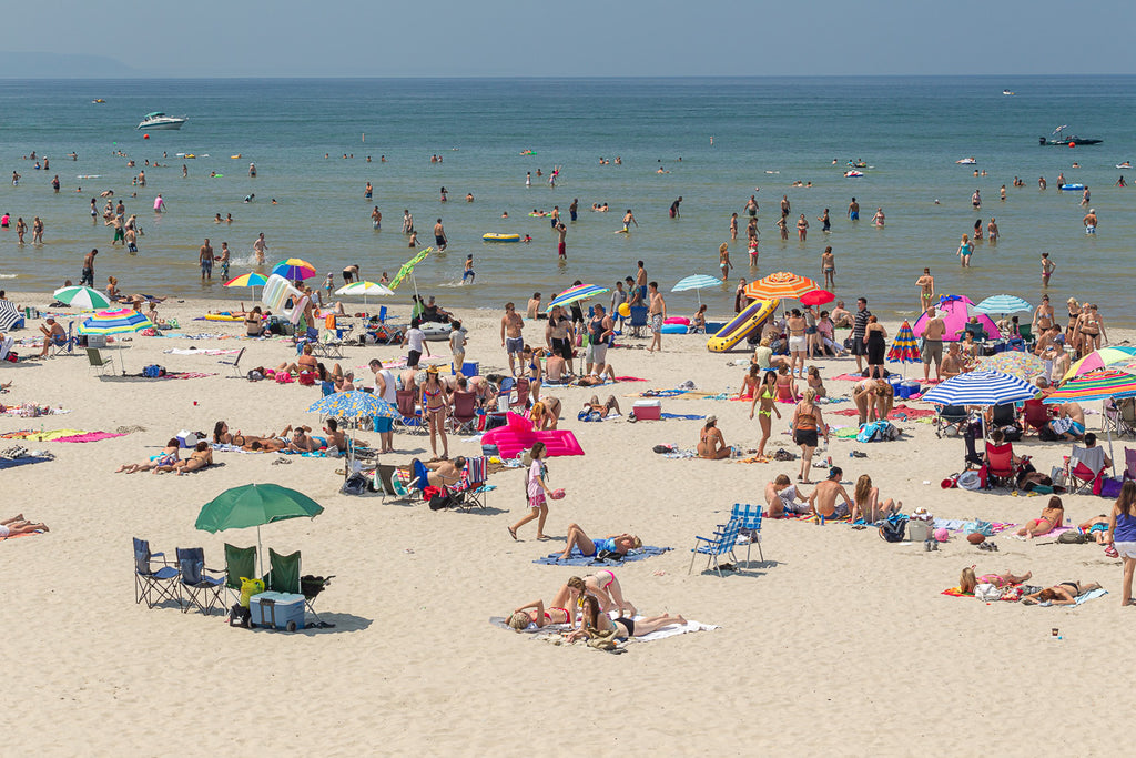 ic:Wasaga's Radiant Beach Day