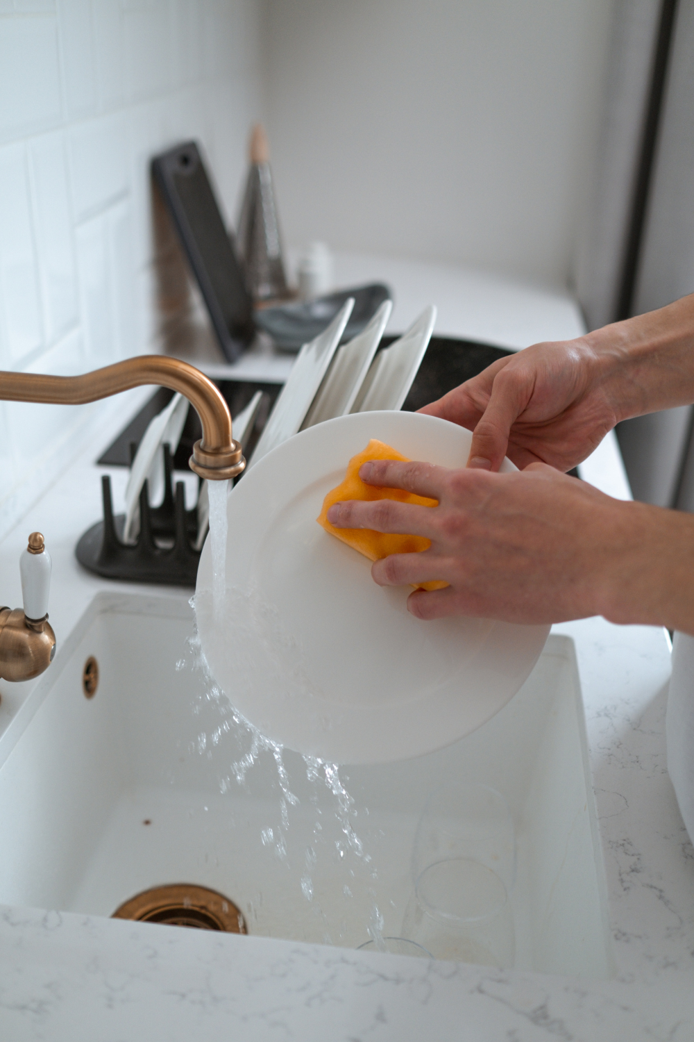 7 Genius Habits Of People Who Always Keep A Clean Home