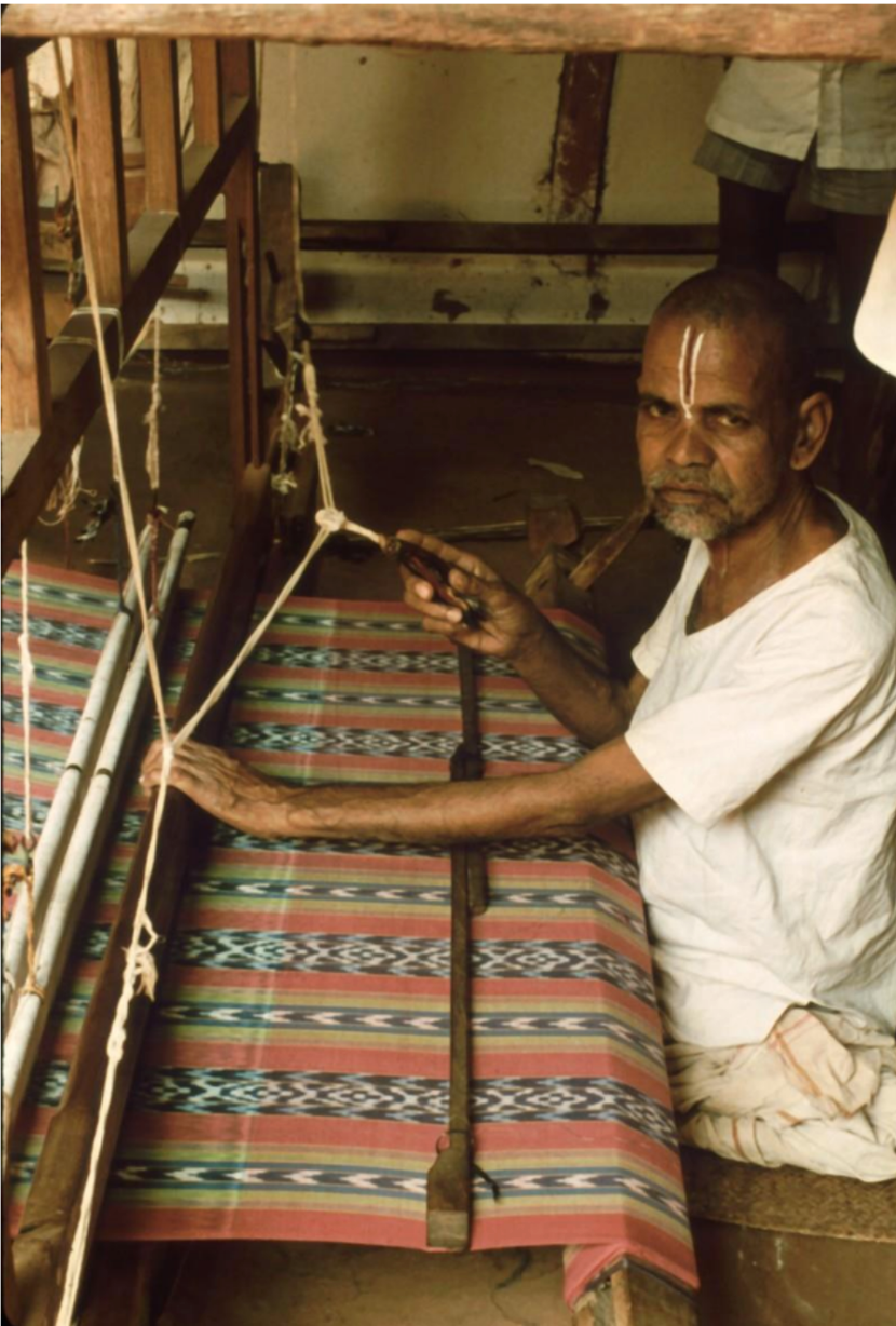 Comment le tissu Ikat est tissé sur un métier à main | Tissus de base