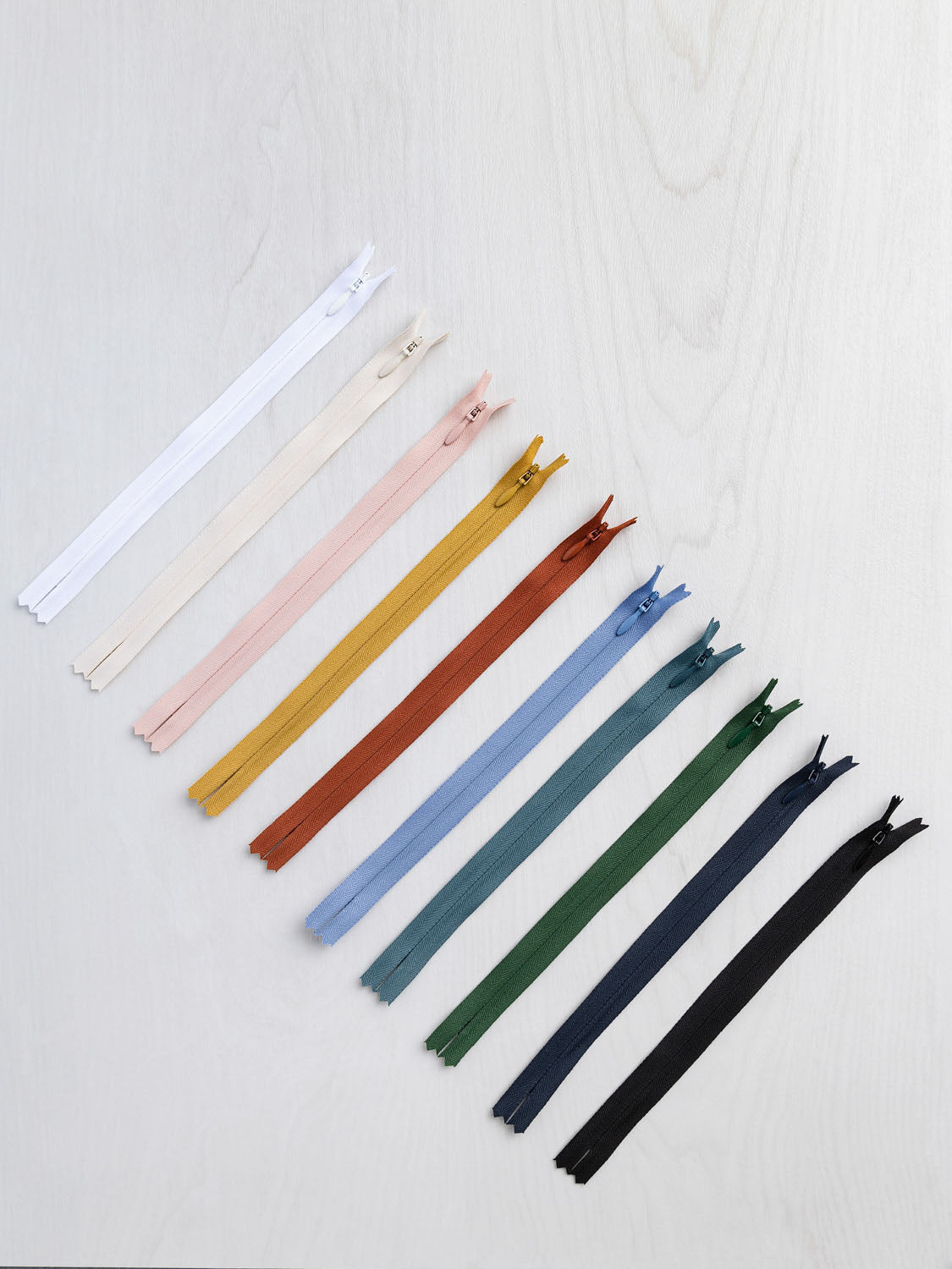 YAKA 60pcs Nylon Invisible Zippers Tailor Sewing Tools Garment Accessories  16 inch Invisible Zippers 20 Color