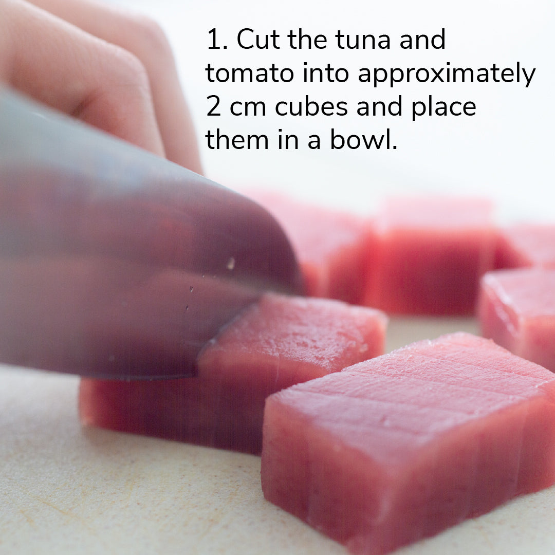 1. Cut the tune and tomato into approximately 2 cm cubes and place them in a bowl. 