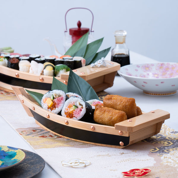 https://cdn.shopify.com/s/files/1/0553/0461/8173/products/miyabi-urushi-black-belt-kiso-woodwork-sushi-boat-146in-musubi-kiln-handmade-japanese-tableware-and-japanese-dinnerware-256146_600x.jpg?v=1651084239