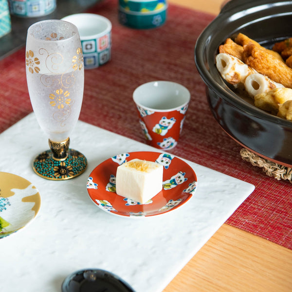 https://cdn.shopify.com/s/files/1/0553/0461/8173/products/seikou-kiln-lucky-cat-kutani-sauce-plate-musubi-kiln-handmade-japanese-tableware-and-japanese-dinnerware-600033_600x.jpg?v=1637843133