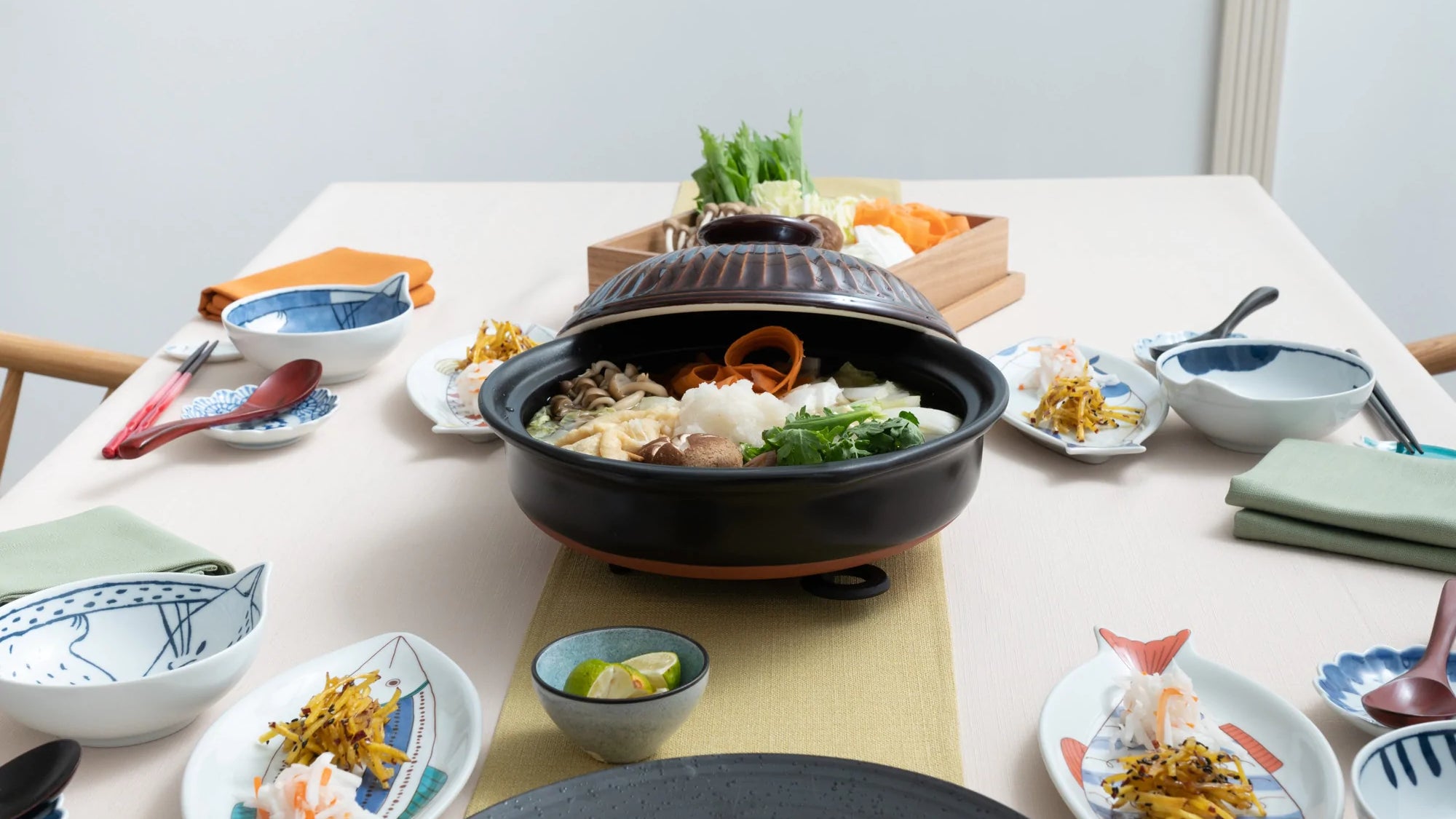 Ginpo Mishima Banko Donabe Japanese Clay Pot for 3 to 4 persons, MUSUBI  KILN