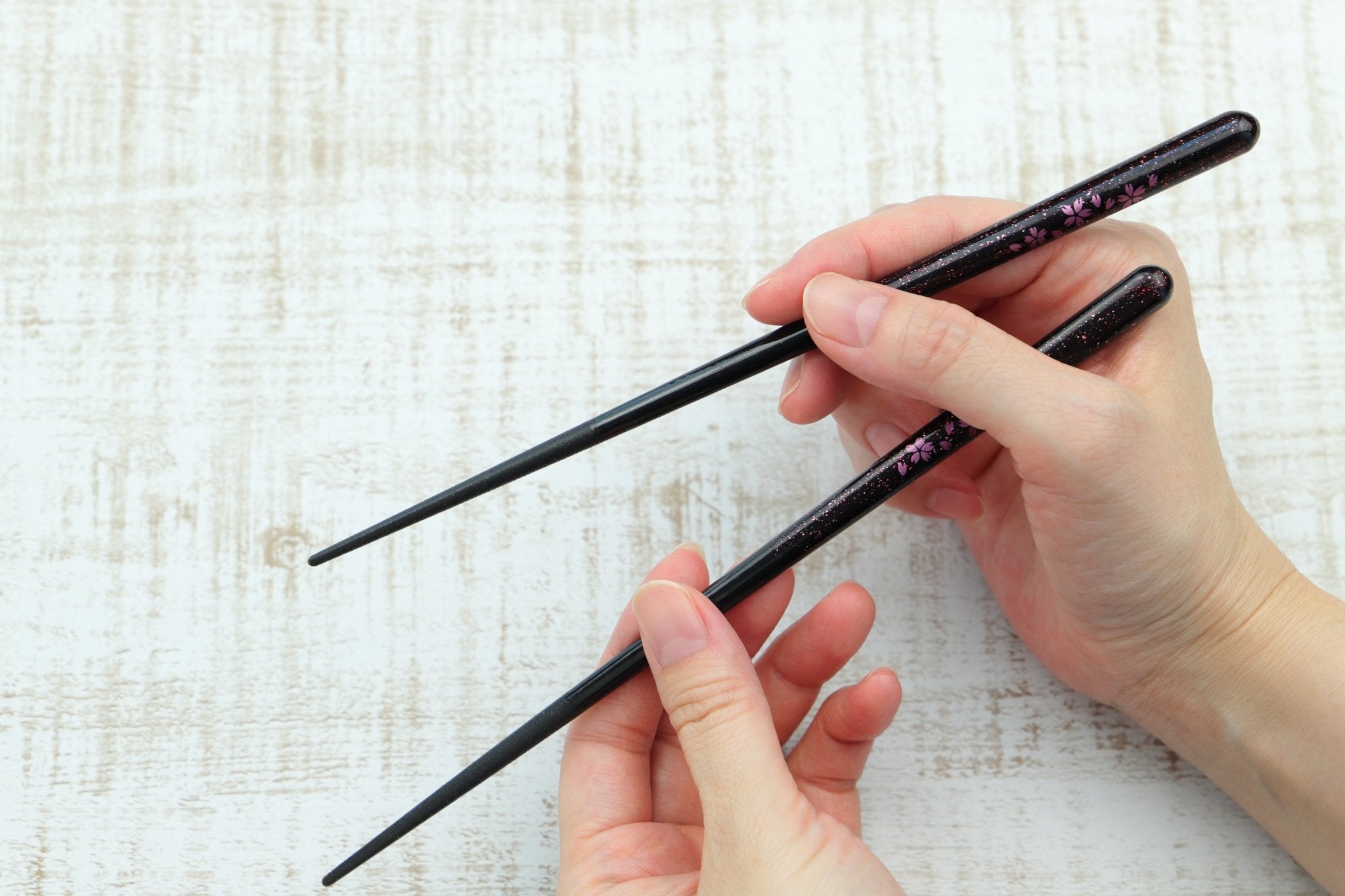 How to hold chopsticks 2