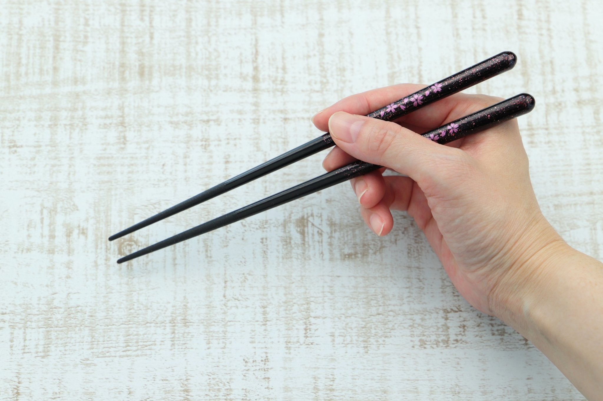 How to hold chopsticks 3