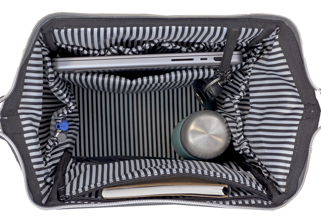 Interior of the Lenappy diaper backpack in everyday use mode.