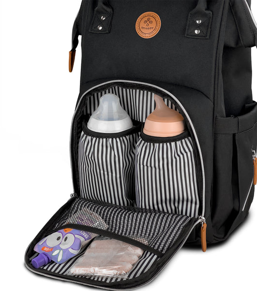 Interior of the front pocket of the Lenappy diaper bag in Ivory Black color.
