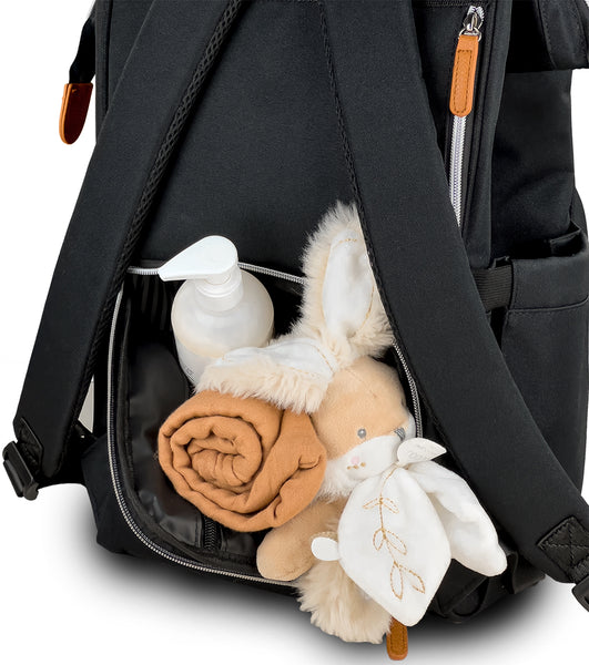 Bottom access of the Lenappy diaper bag in Ivory Black color.