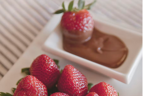 strawberries and chocolate dipping sauce