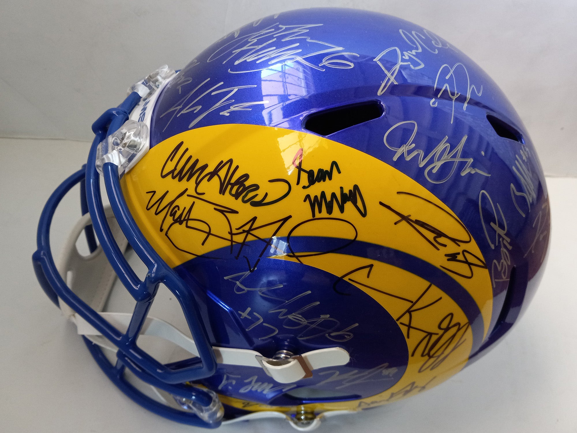 Matthew Stafford Los Angeles Rams Super Bowl LVI Champions Autographed  Riddell Speed Mini Helmet with SB LVI Champs Inscription - Detroit City  Sports