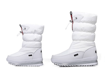 Non-slip warm snow boots.