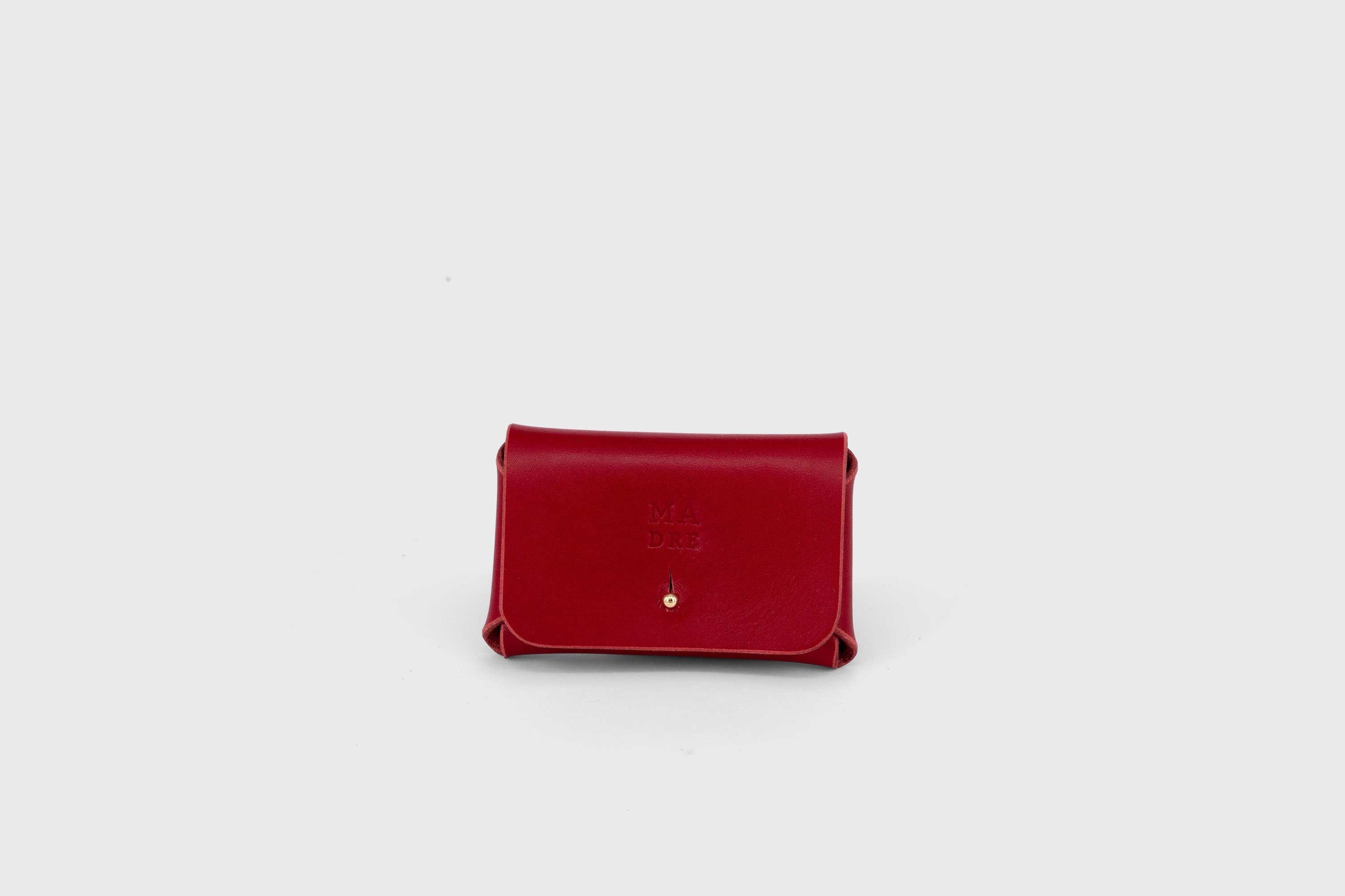 portefeuille en cuir rouge Manuel Dreesmann atelier madre Barcelone