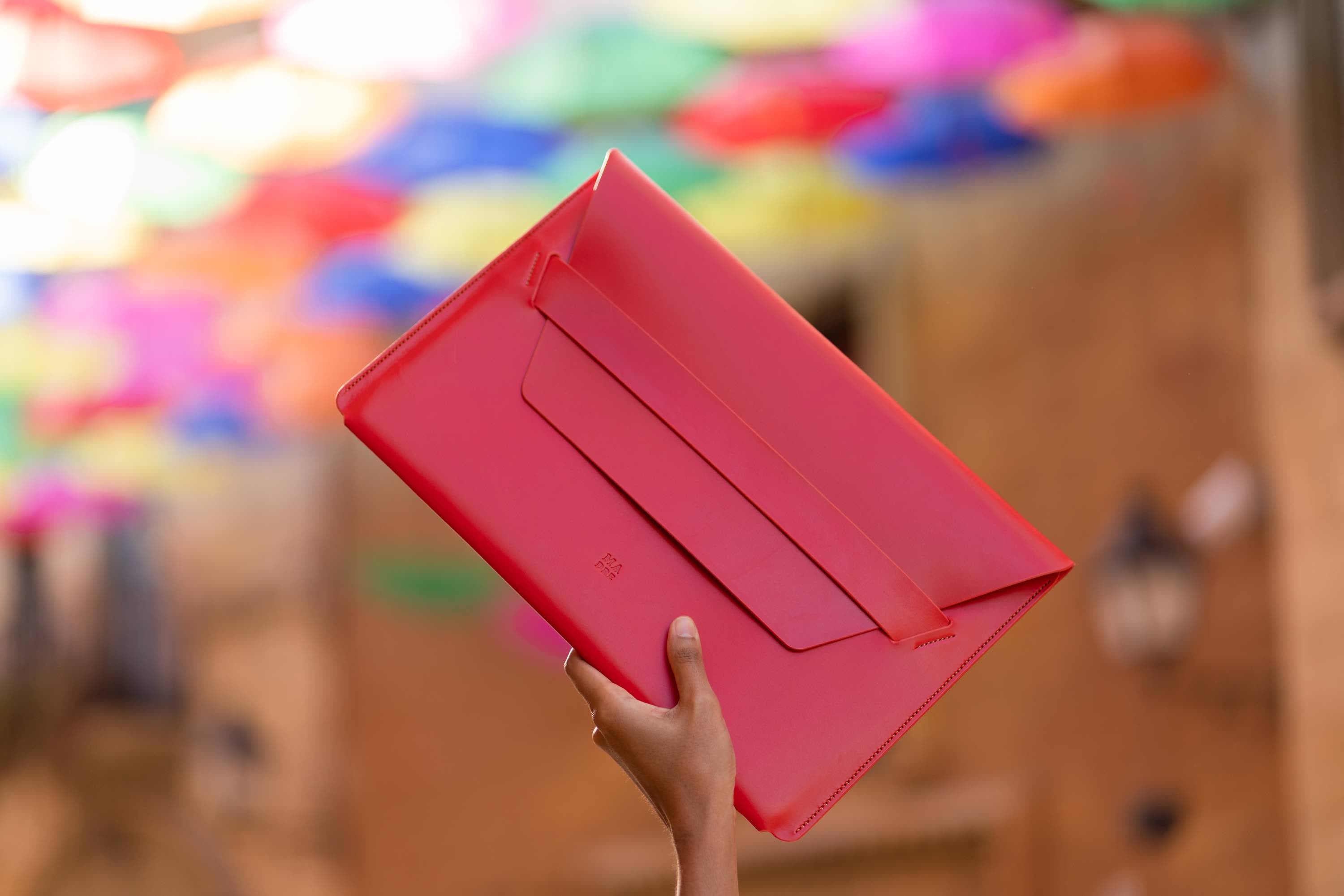 macbook pink leather bag Atelier Madre Manuel Dreesmann Barcelona