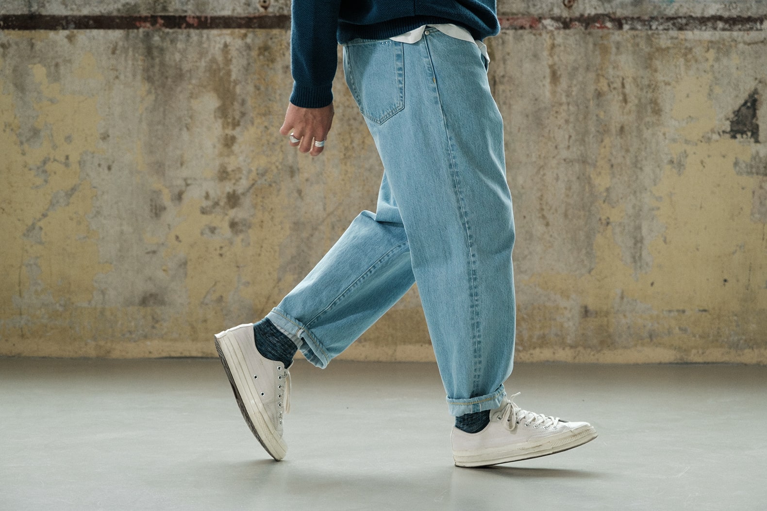 Borali-loose-tapered-jeans-high-waist-bleach
