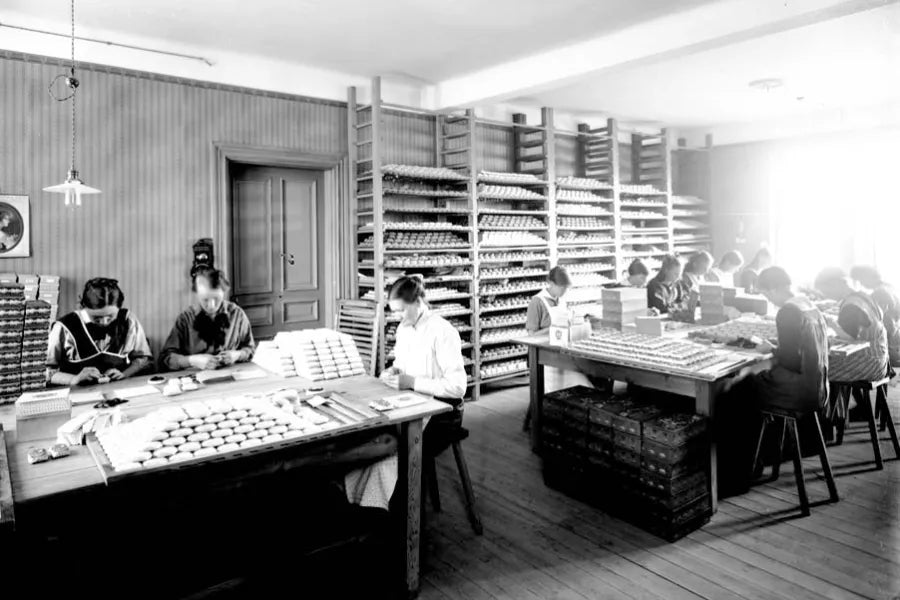 Paketering av tvål i Gahns fabrik tidigt 1900-tal