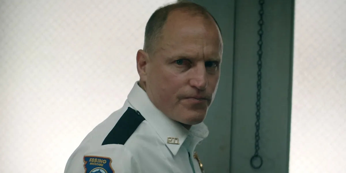 Woody Harrelson med en Buzz Cut frisyr för högt hårfäste och rakat huvud som Willoughby i Three Billboards Outside Ebbing, Missouri