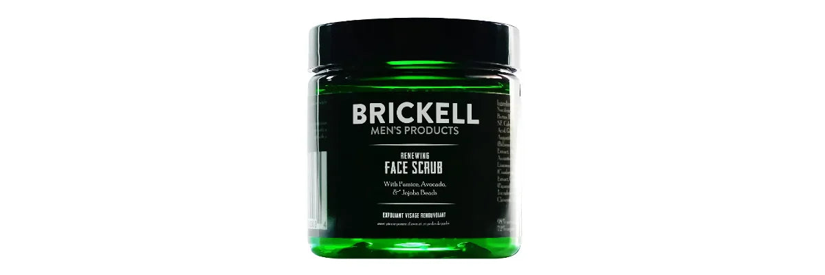 Raka utan röda prickar med Brickell Renewing Face Scrub
