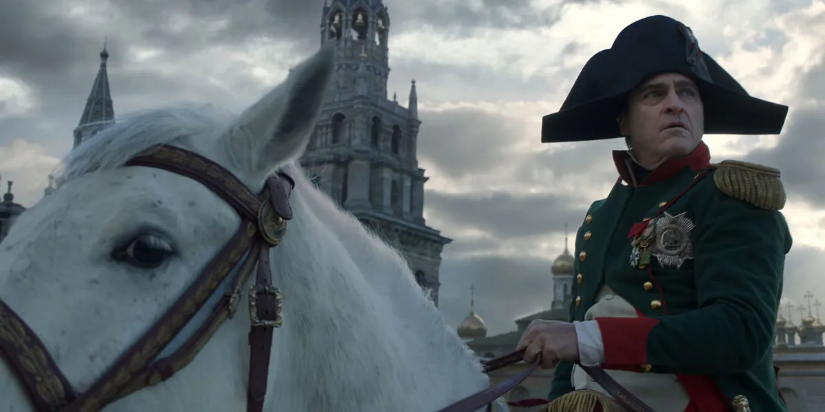 Joaquin Phoenix som Napoleon på Apple TV från de strålande salongerna vid Napoleons hov till dagens moderna värld