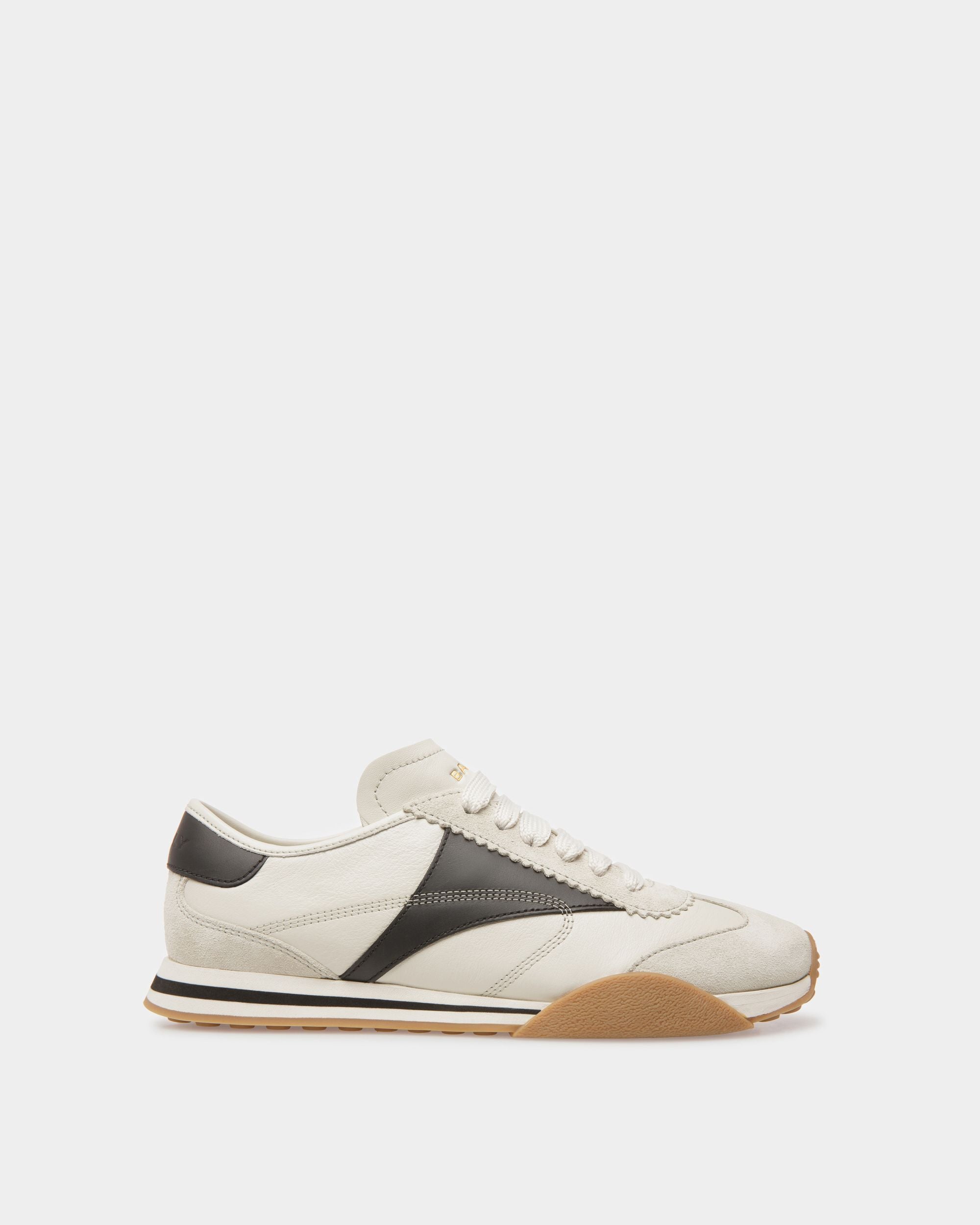 Sonney | Sneaker donna | Pelle nera e bianco cipria | Bally | Still Life Laterale