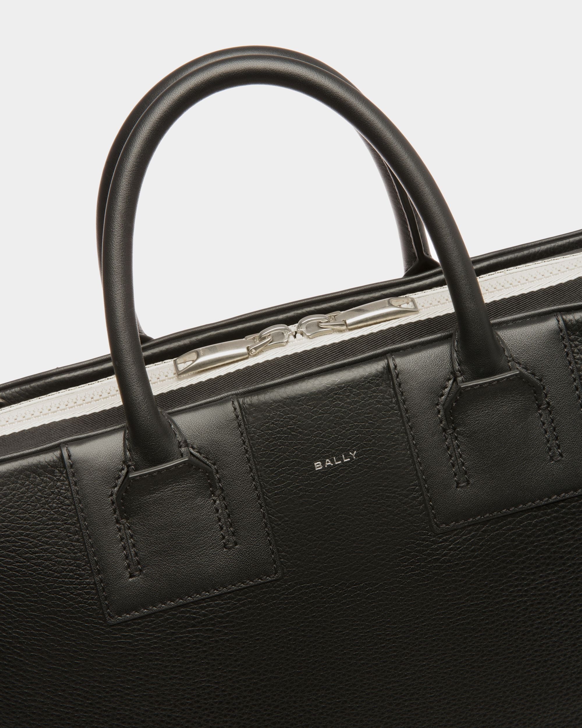 Bord Brief | Men's Business Bag | Black Leather | Bally | Still Life Detail