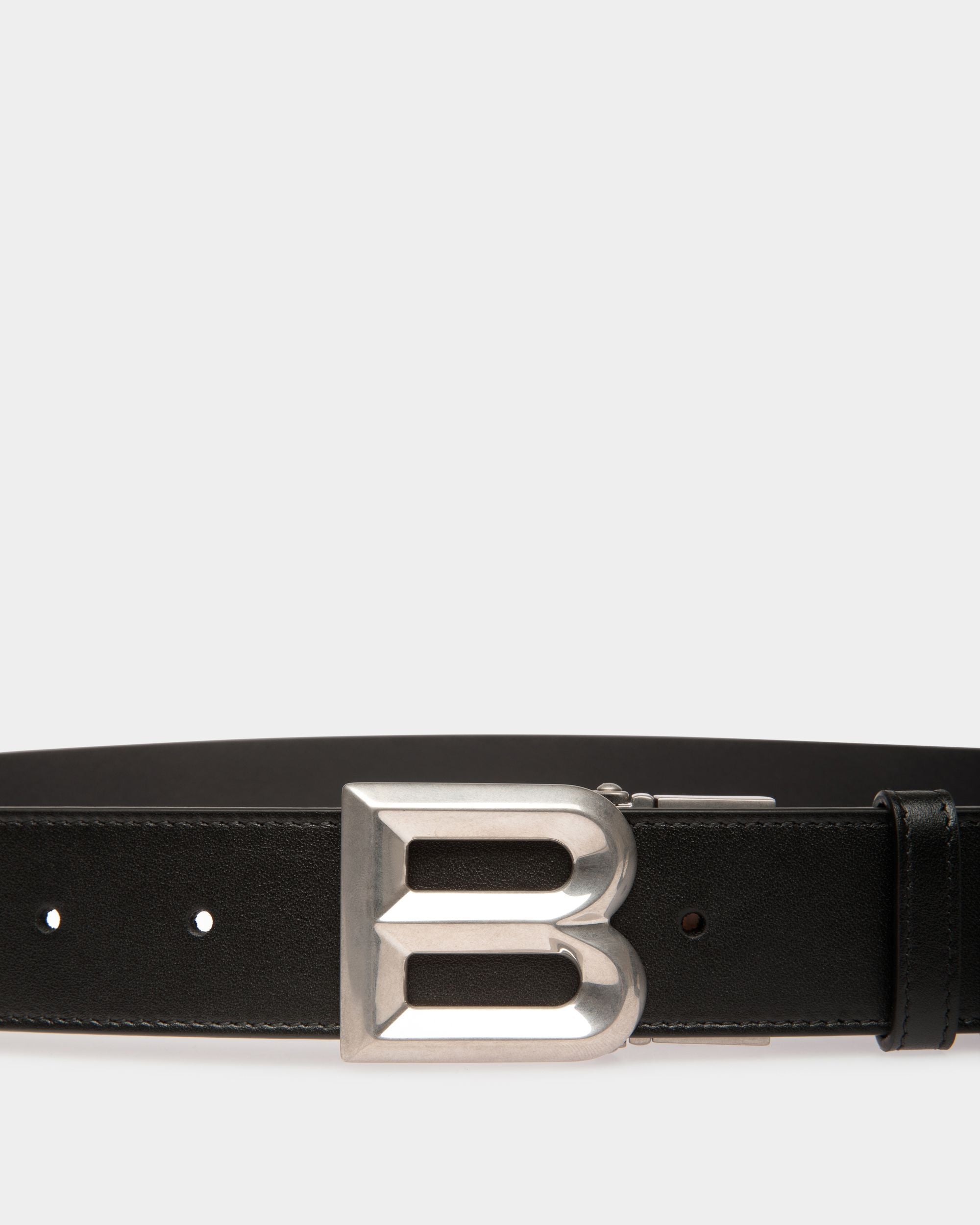 B Bold 35mm | Men's Reversible And Adjustable Belt in Black Leather | Bally | On Model Front