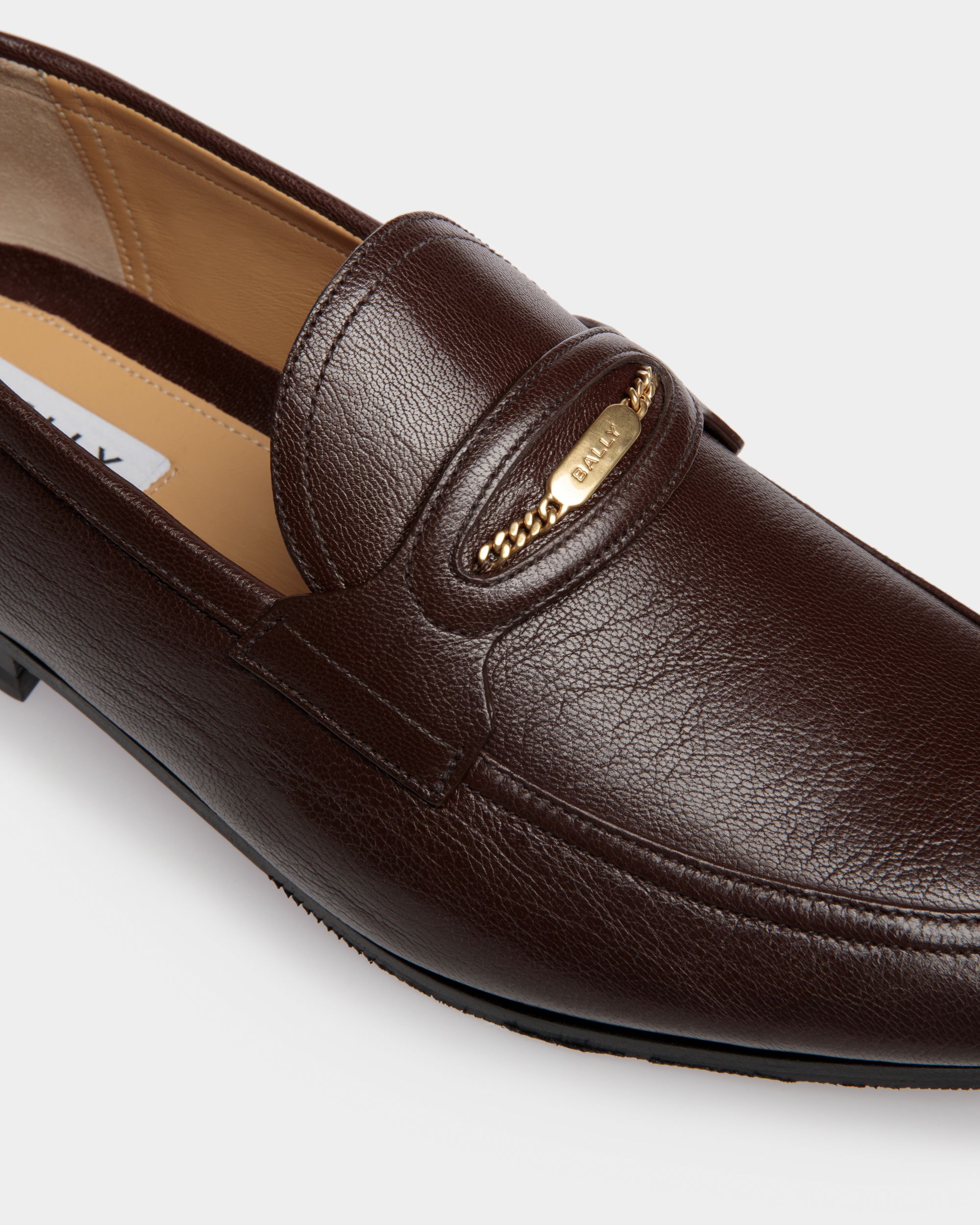 Plume | Men's Loafer in Brown Grained Leather | Bally | Still Life Detail