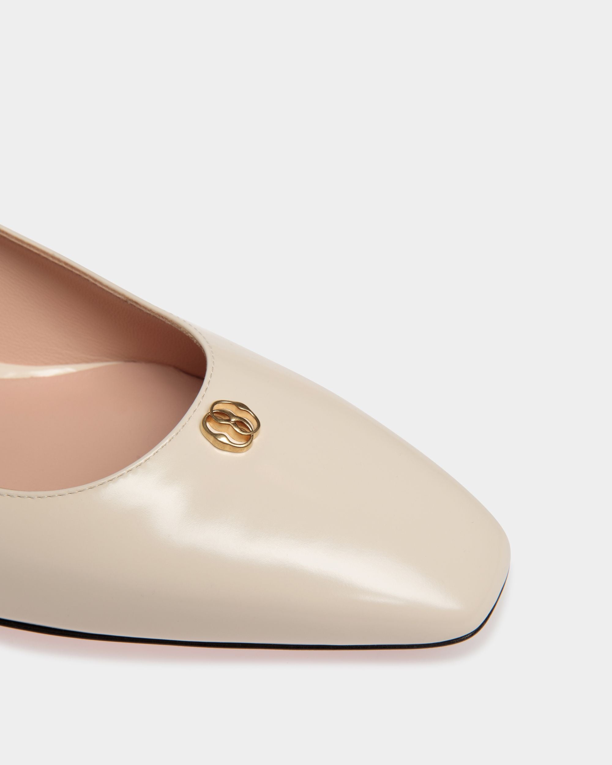 Sylt | Women's Pump in White Leather | Bally | Still Life Detail