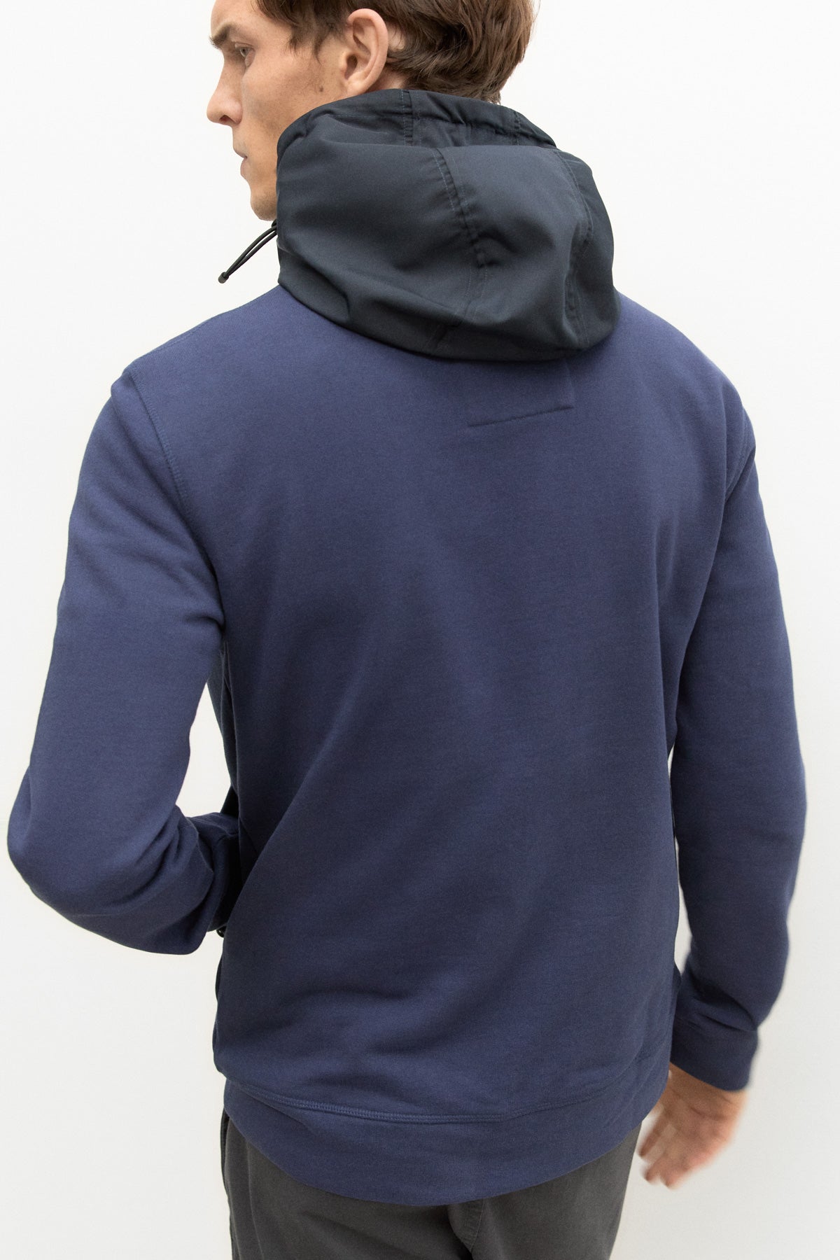 SUDADERA CON CAPUCHA SAZBI AZUL MARINO