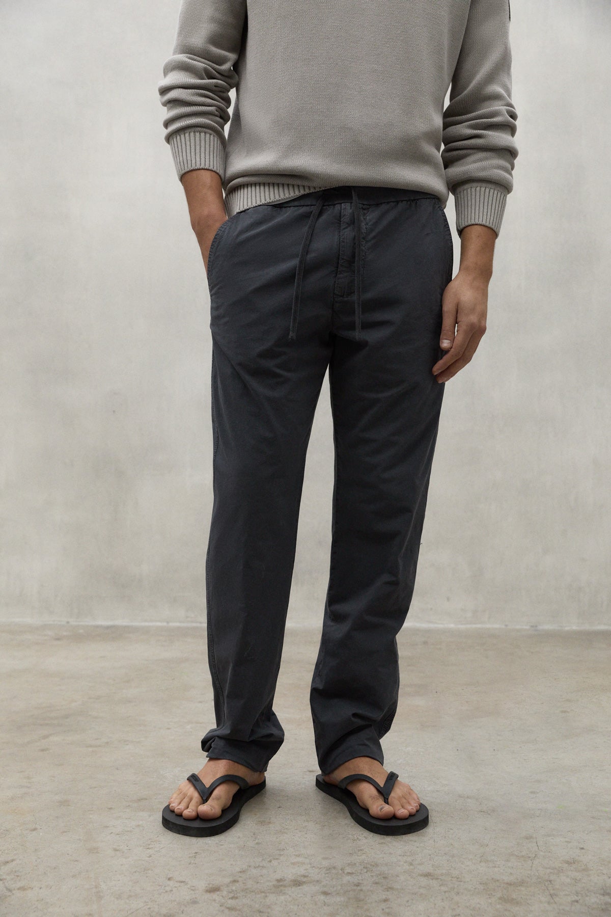 PANTALONES ISNA GRIS OSCURO