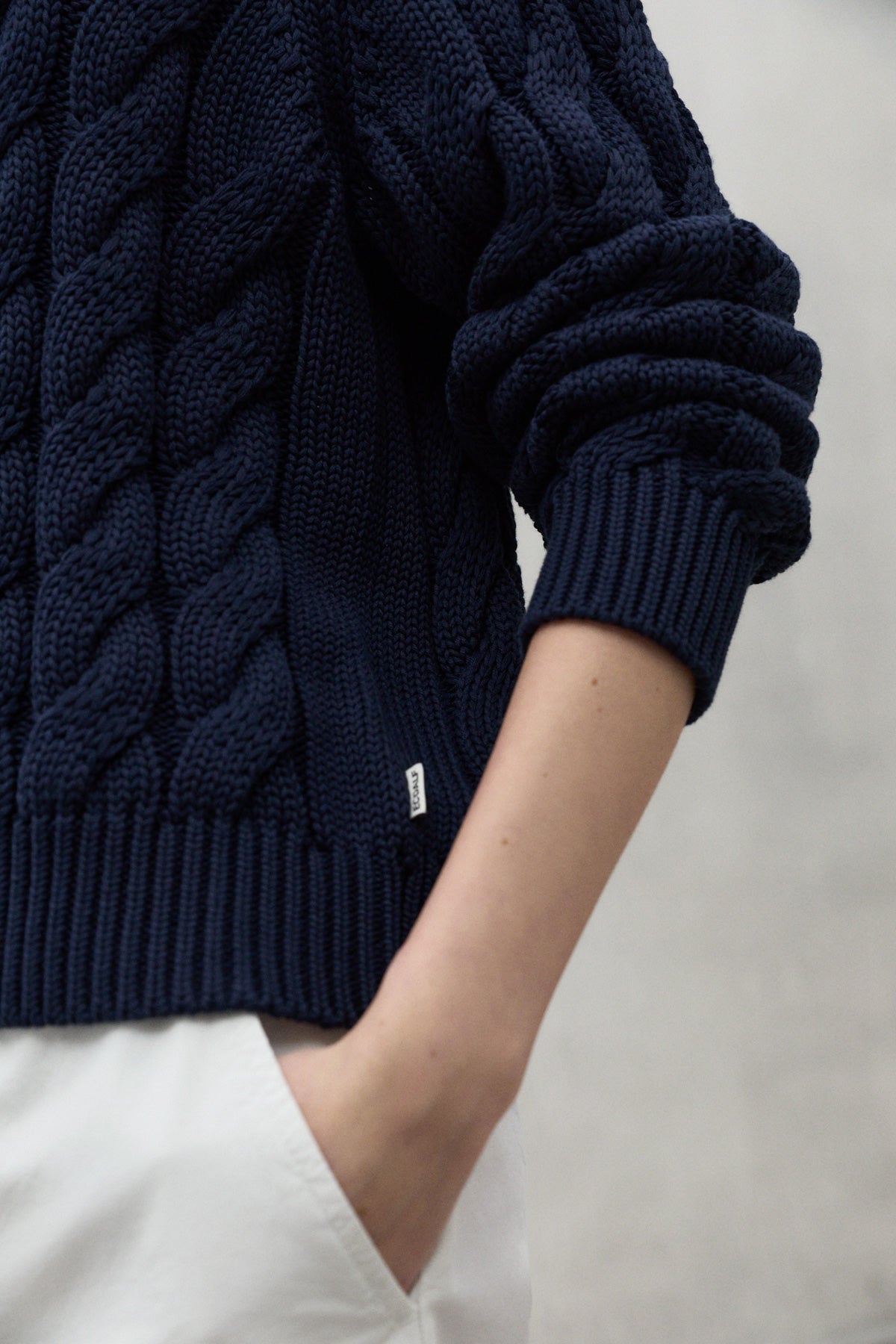 NAVY BLUE TIL KNITTED SWEATER