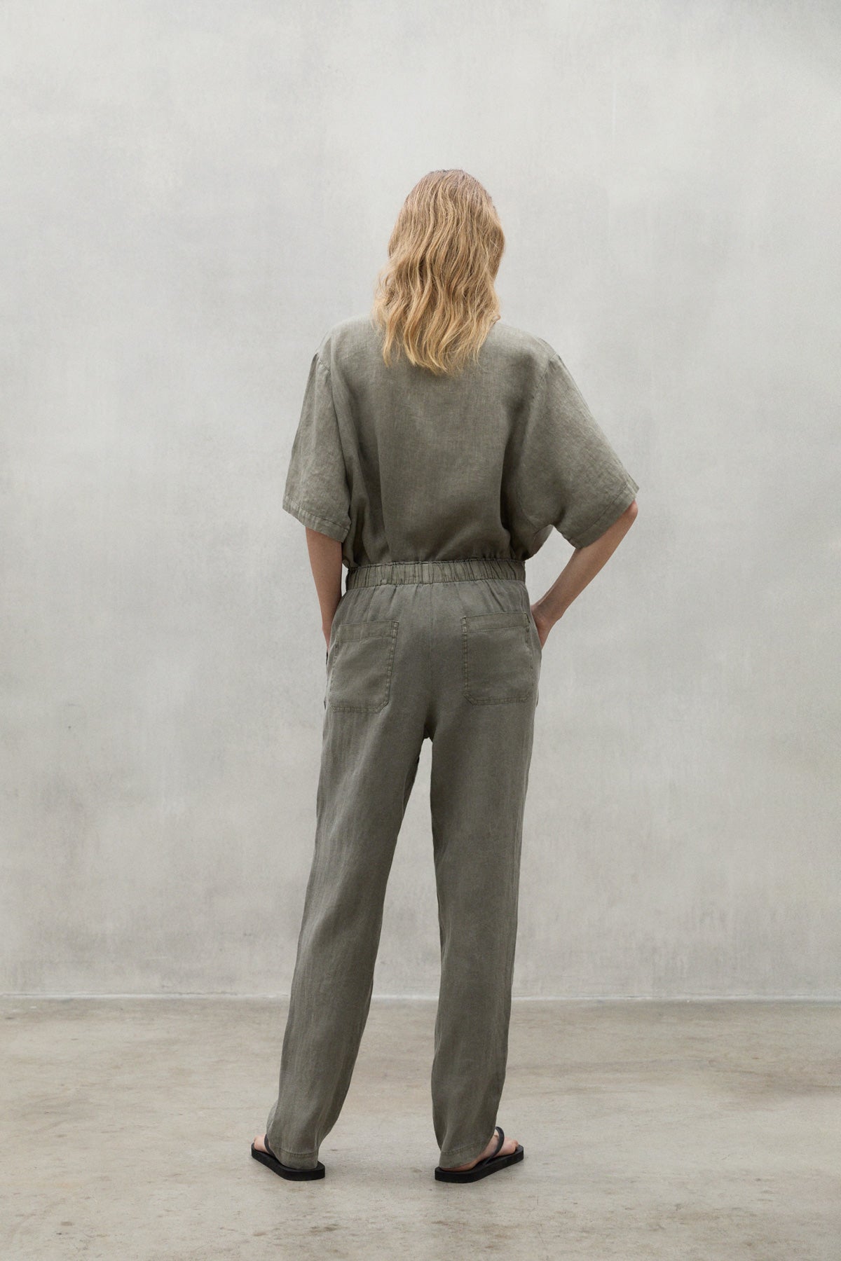 PANTALON EN LIN INDO GRIS