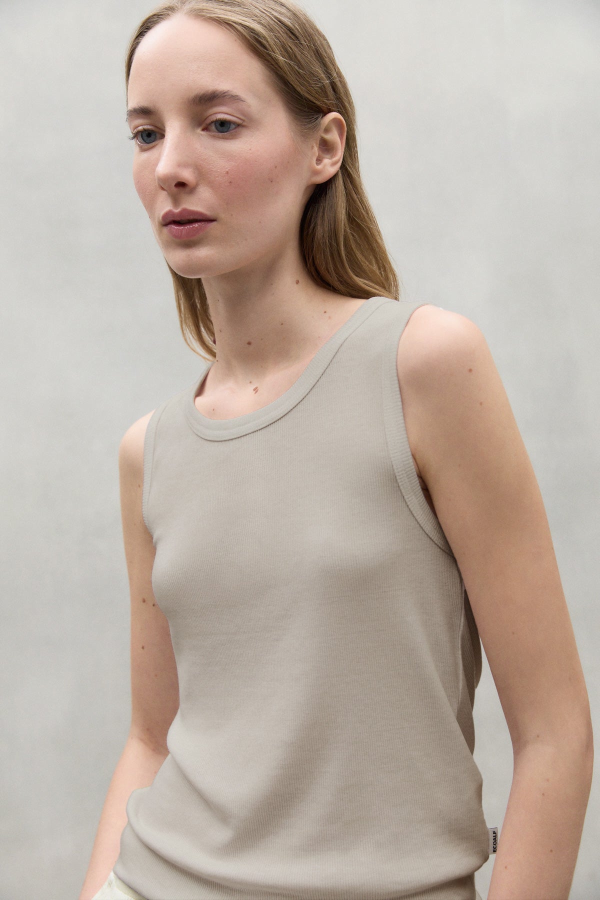 BEIGE LEKNES T-SHIRT