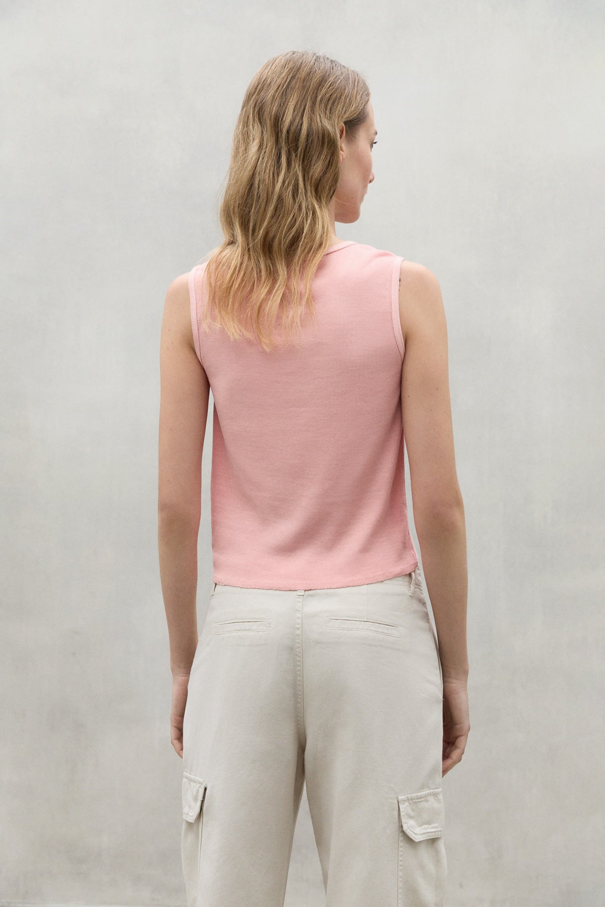 T-SHIRT LEKNES ROSE